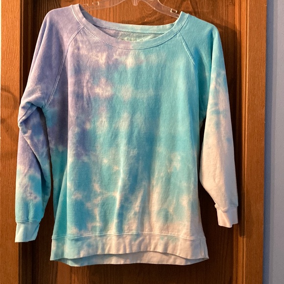 Accessories - Trade Heritage XL Tie Dyed Sweatshirt. 27” Long x 24” Wide. Ribbed bottom.